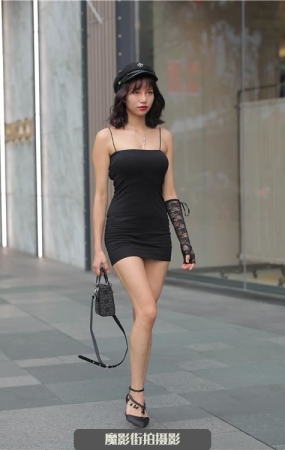 【街拍高清无水印视频+图片】黑色吊带连衣裙,婀娜多姿,优雅美丽,打造女神风格!