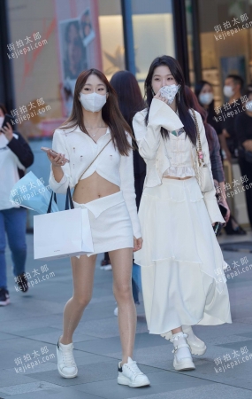 亮丝美眉221016-13 95p+视频