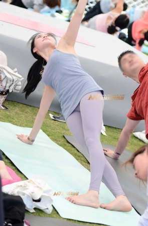 热裤凉高 苗条的妹纸-10P