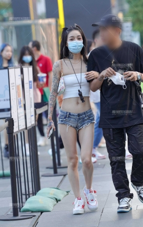 热裤辣妹 迎接夏天的到来