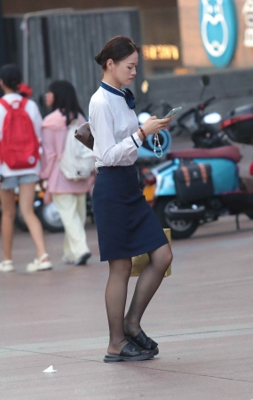 诱惑街拍黑丝职业装
