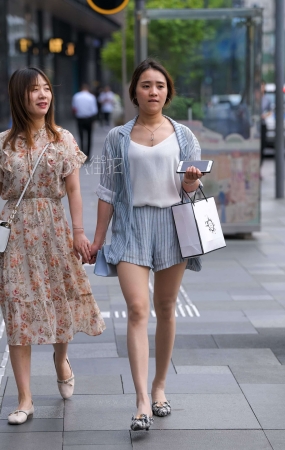 肉丝大长腿休闲逛街-14P
