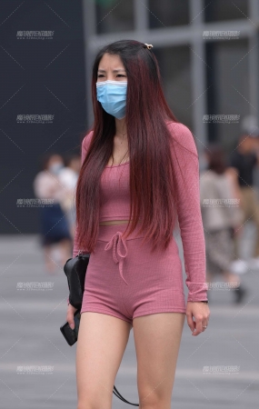 紧身的热裤套装~