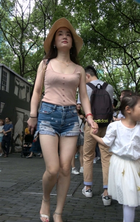 火辣身材时尚美女辣妈