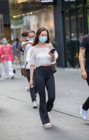 街拍黑色长裤小姐姐