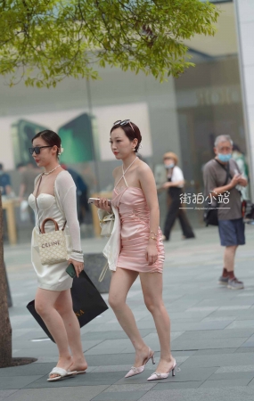 街拍粉色群贵妇
