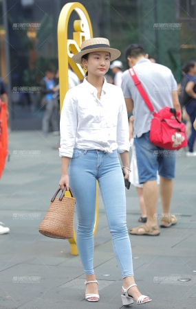 紧牛小翘臀