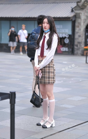 格子裙半腿白丝 21-08-17-122P