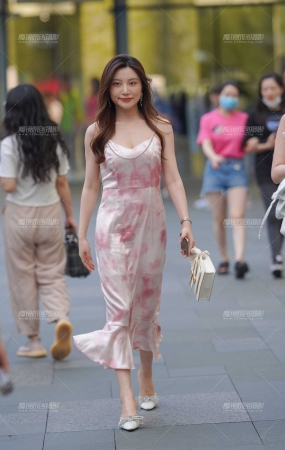长裙气质美眉