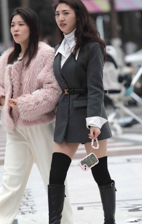 肉丝街拍少妇