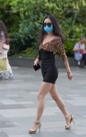 妹子这种精致的身材 男人女人都爱