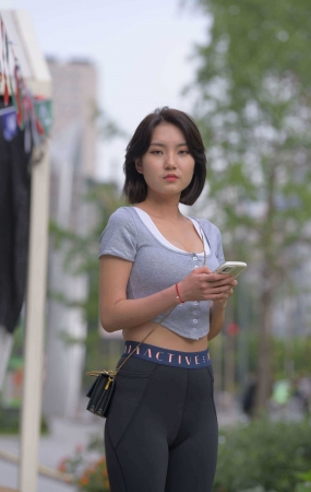 【5月摄影作品】黑色瑜伽裤美女