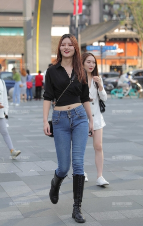 紧牛长腿美眉