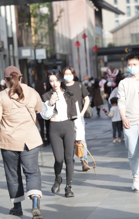 阳光下的魅力黑