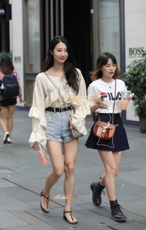恬静清纯美女