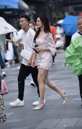 高挑的美女