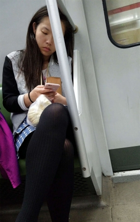 地铁原点短裤条纹黑色丝袜少妇
