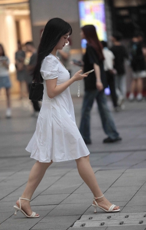 漂亮街拍少妇