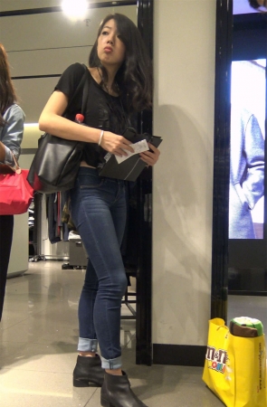 性感紧身牛仔裤美女姐姐2