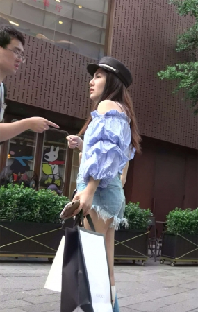 时尚靓丽超短牛仔热裤黑帽女神姐姐