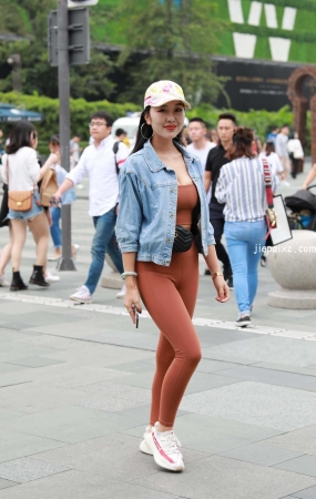 棕红色瑜伽裤美少妇 【套图+视频】