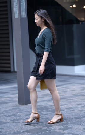 优雅白腿美女