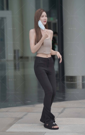 黑色长裤小姐姐