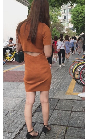 棕色连体妹子