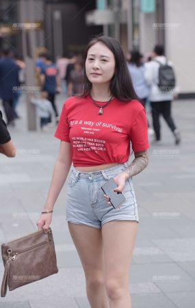热裤美女