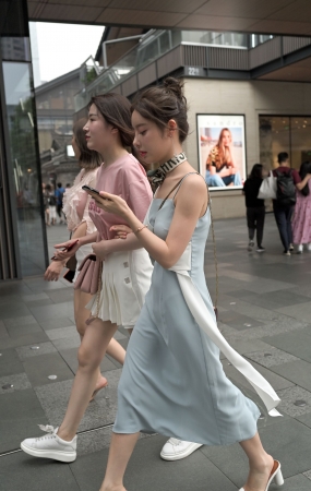 三个漂亮的美女