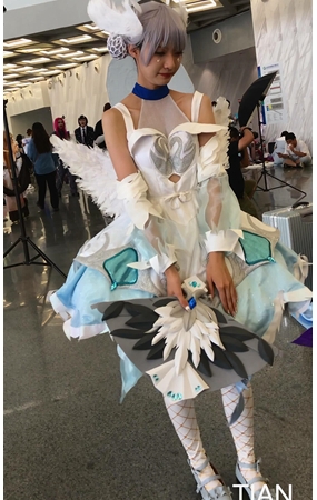 漫展上的长腿美女