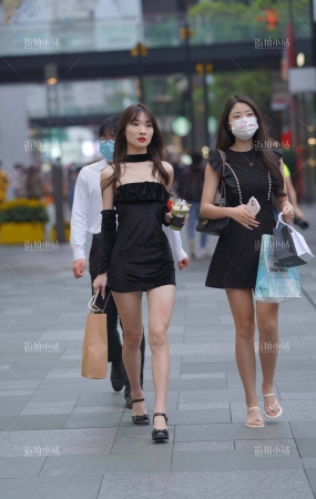 大长腿美女闺蜜