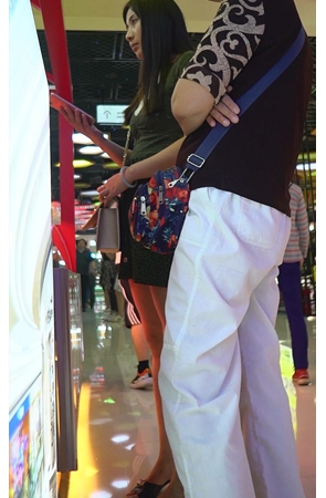 连衣裙美女