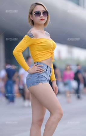 性感身材热裤美女