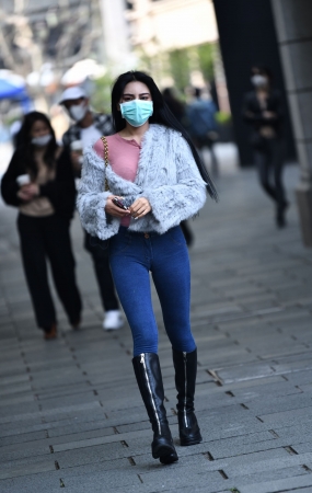 极品翘屯牛仔裤美女