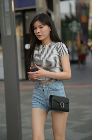 牛仔热裤美女
