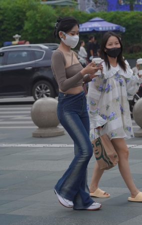 牛仔长腿美眉
