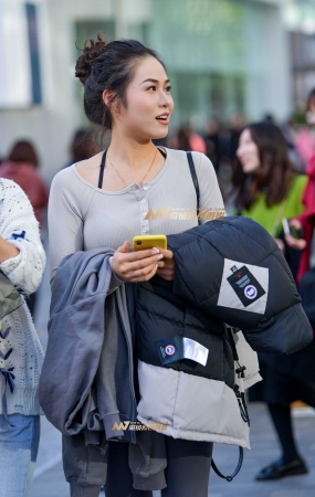 秋冬里的紧身裤美女