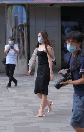 两个性感美女