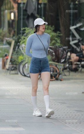 牛仔热裤美女
