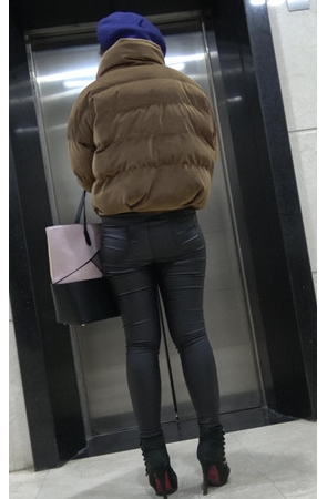 紧身皮裤MM