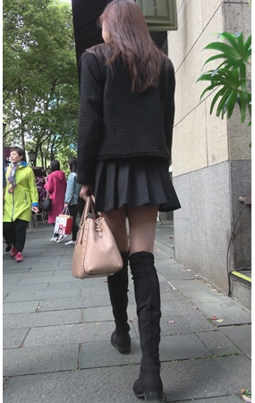 黑色高靴百褶裙美女