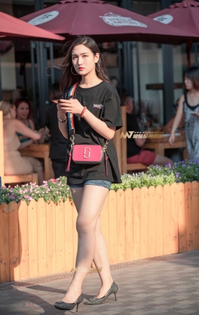 B49、这个少女有点冷