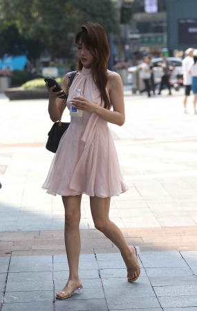 漂亮街拍少妇