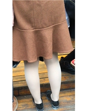街拍美裙白丝袜漂亮MM