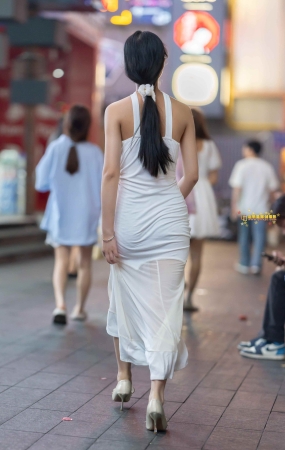 白色长裙