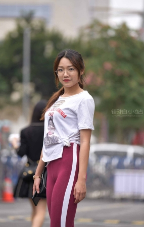 戴眼镜的妹子