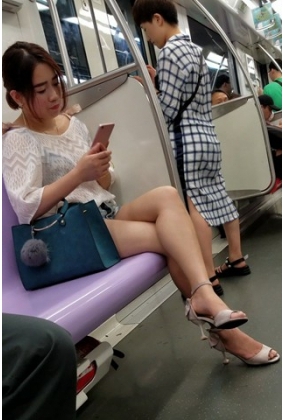 4K – 街拍美腿热裤白皙小姐姐 [1.86 GB/MP4]