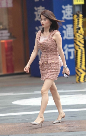 街拍高跟少妇