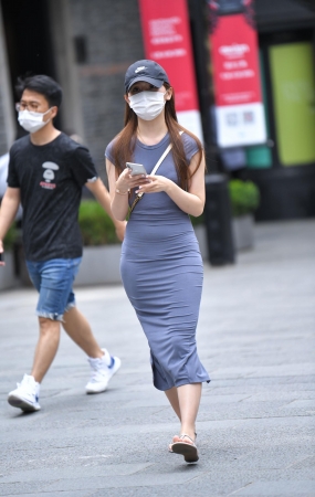 兰色紧身裙